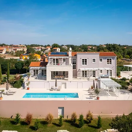 Design Aqua فيلة Svetvinčenat